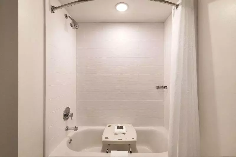 身障者適用キングサイズベッドルーム, Country Inn & Suites By Radisson, Sevierville Kodak, Tn