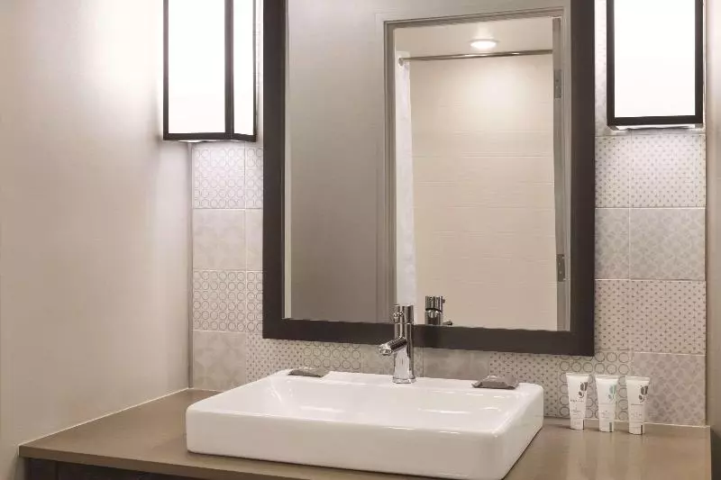 身障者適用キングサイズベッドルーム, Country Inn & Suites By Radisson, Sevierville Kodak, Tn