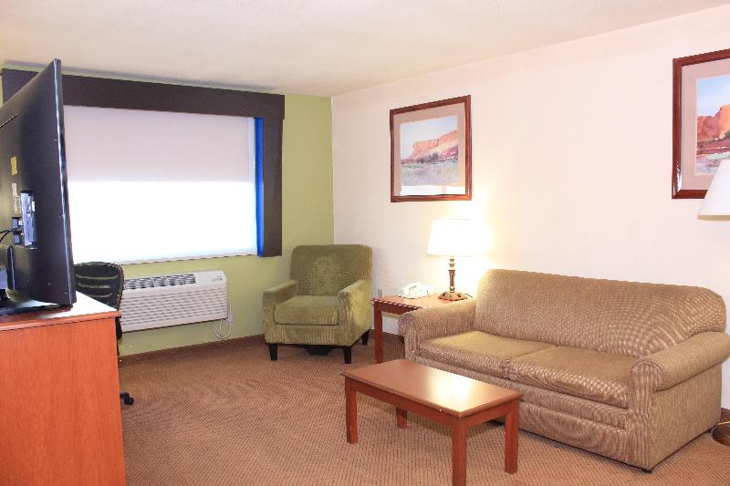 جناح سرير كينج, Holiday Inn Express Hotel & Suites Farmington, An Ihg