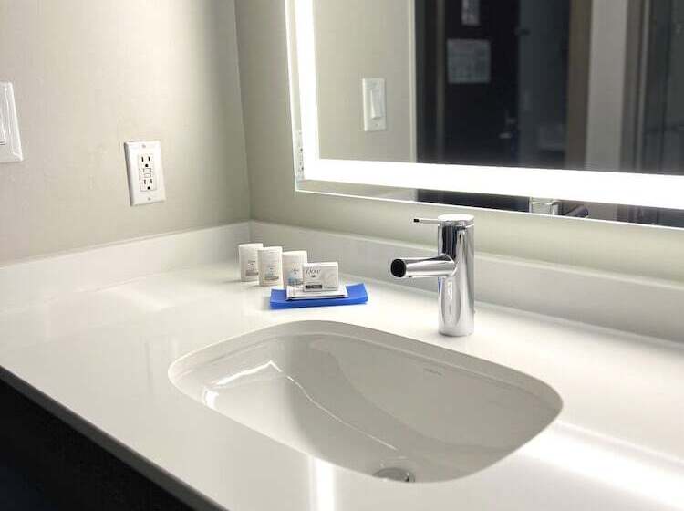 Номер Стандарт, Holiday Inn Express Hotel & Suites Portland   Jantzen Beach, An Ihg