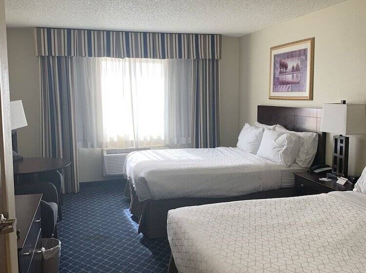 Номер Стандарт 2 Двуспальные Кровати, Holiday Inn Express Hotel & Suites Torrington, An Ihg