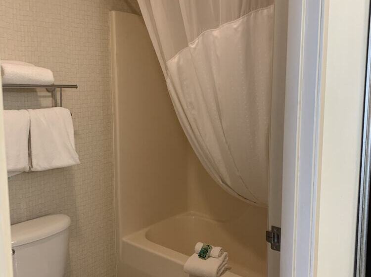 Номер Стандарт, Holiday Inn Express Hotel & Suites Torrington, An Ihg
