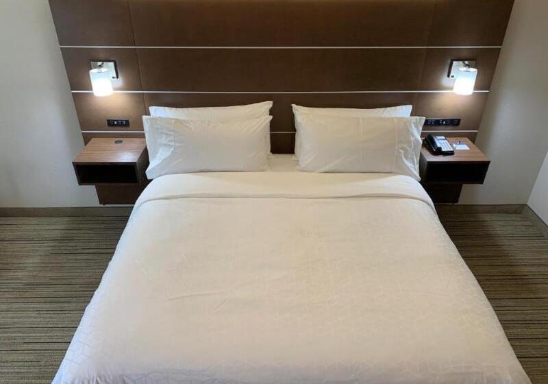 Стандартный Номер Кровать Кинг, Holiday Inn Express Hillsborough Durham Area, An Ihg