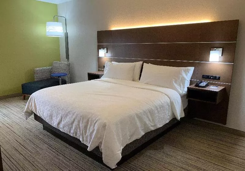 キングサイズベッドのスタンダードルーム, Holiday Inn Express Hillsborough Durham Area, An Ihg
