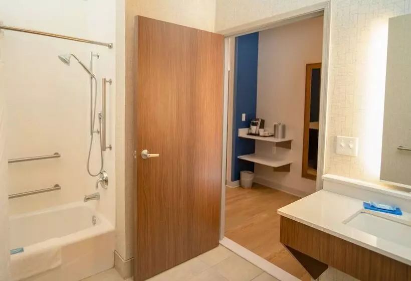 スイート, Holiday Inn Express Houghton Keweenaw, An Ihg
