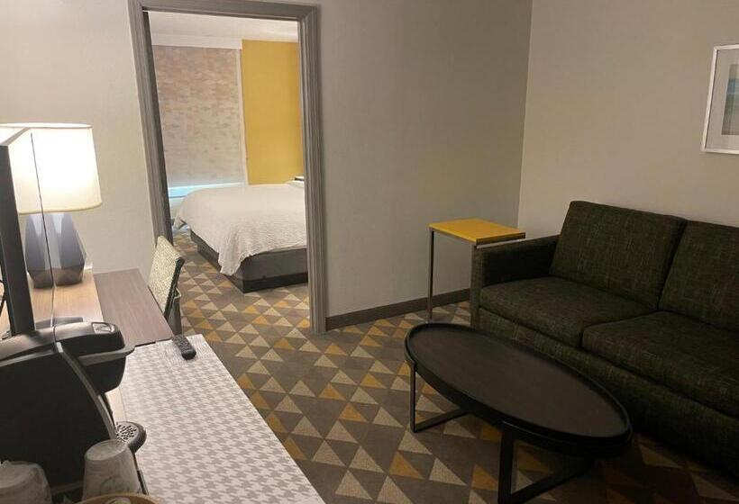 带大床的套房, Holiday Inn Martinsburg, An Ihg