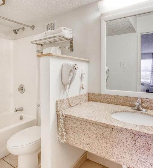 غرفه قياسيه سريرين مزدوجين, Quality Inn