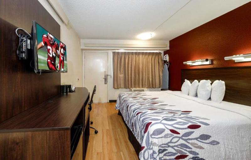 Deluxe Szoba Kind Size Bed, Red Roof Inn Plus+ Dallas   Addison