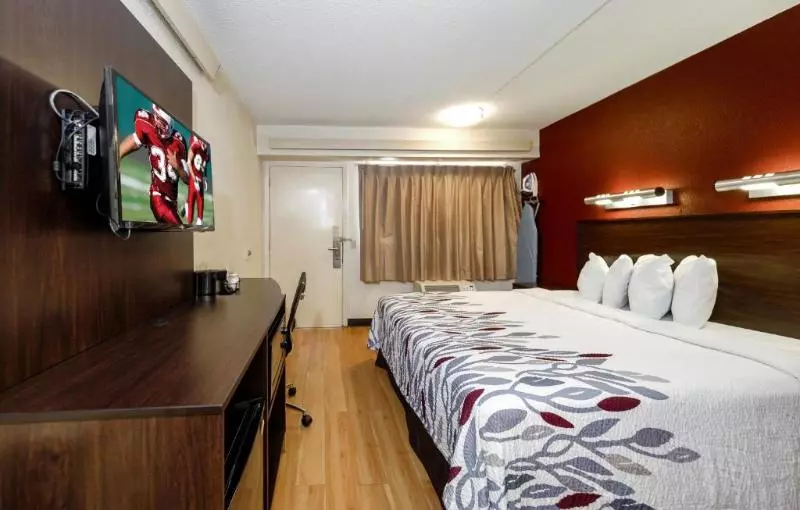 キングサイズベッドのデラックスルーム, Red Roof Inn Plus+ Dallas   Addison