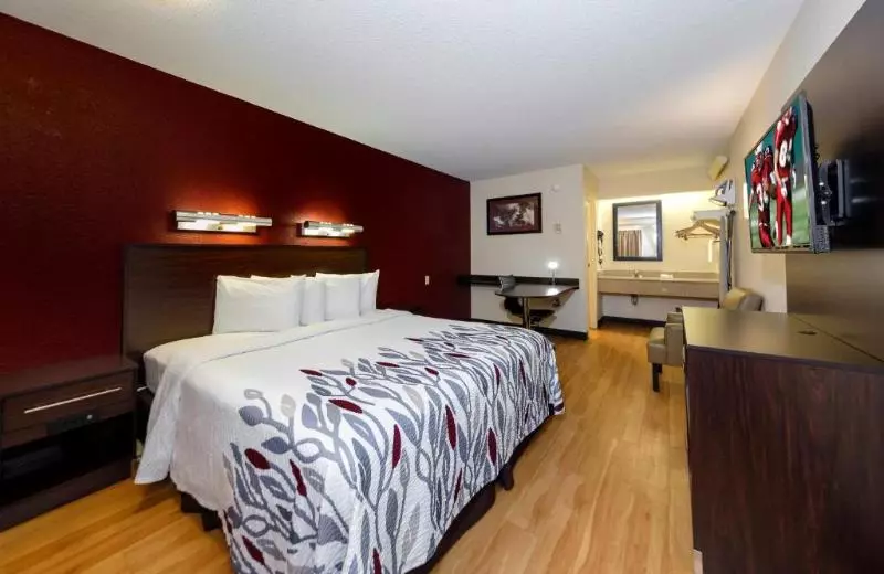 キングサイズベッドのスーペリアルーム, Red Roof Inn Plus+ Dallas   Addison