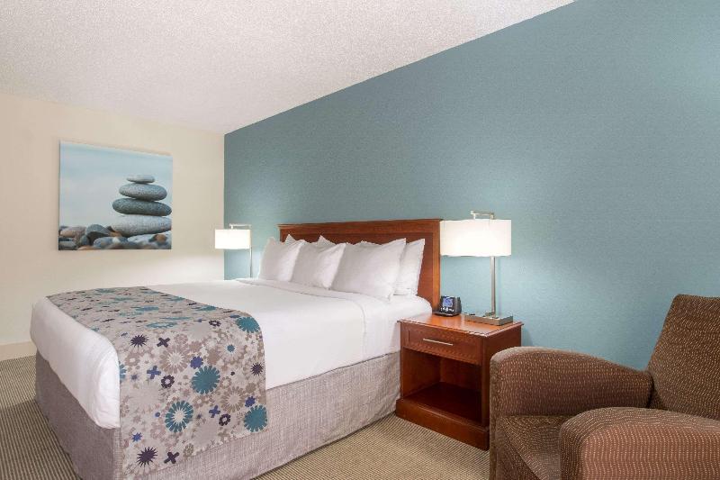 חדר סטנדרט עם מיטת קינג, Wyndham Boca Raton