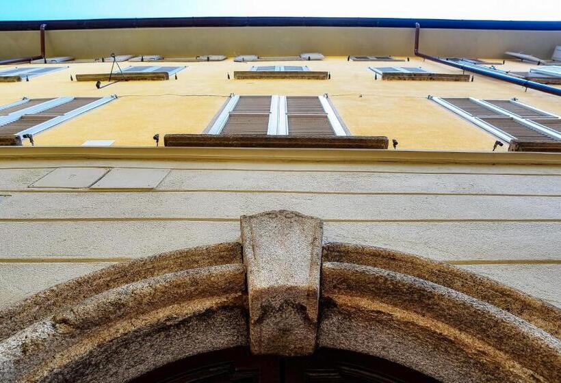 キングサイズベッドのデラックスルーム, Caesar Suites   The House Of Travelers