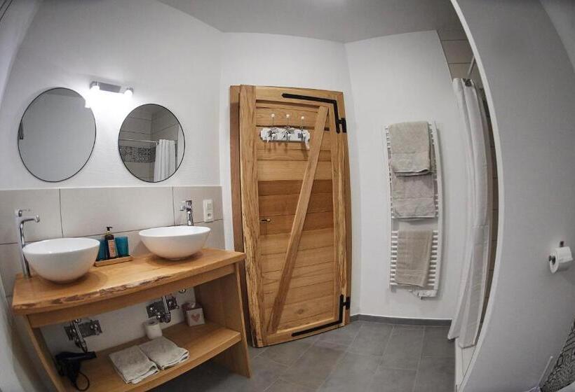 إستديو عائلى, La Forge