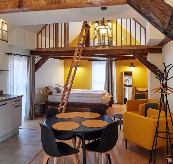 إستديو عائلى, La Forge