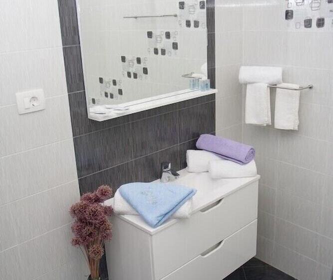 חדר קומפורט, Houses Of Motovun