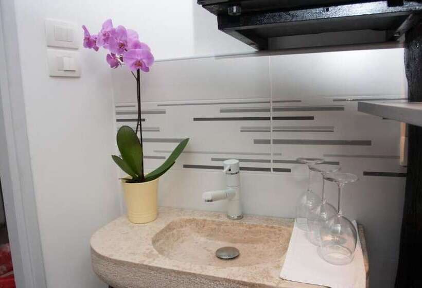 חדר קומפורט, Houses Of Motovun