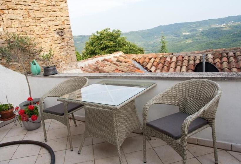 标准间, Houses Of Motovun