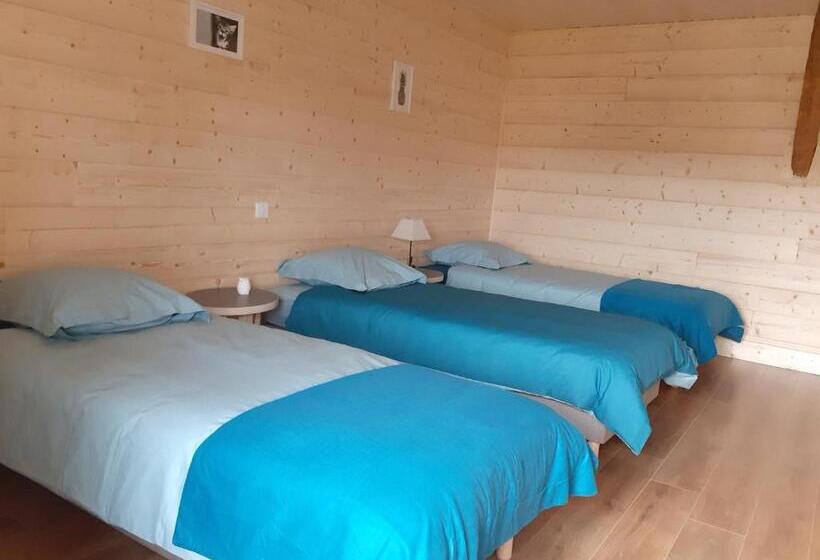 חדר משפחתי, Les Trois Charmes