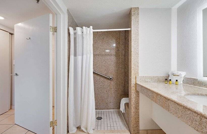 Quarto Standard Cama Casal Vista Mar, Best Western Plus Holiday Sands Inn & Suites