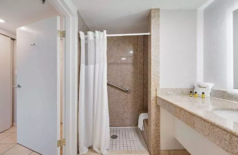 اتاق استاندارد با تخت دوبل و چشم‌انداز دریا, Best Western Plus Holiday Sands Inn & Suites