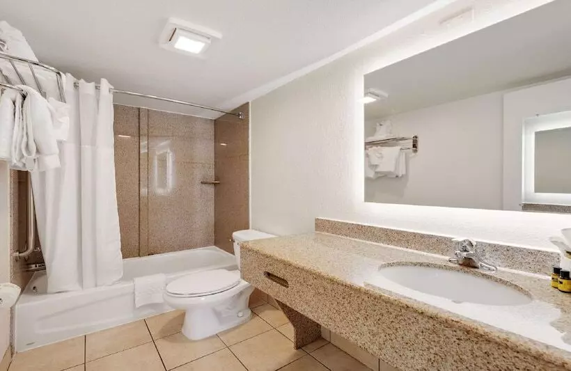 سوییت, Best Western Plus Holiday Sands Inn & Suites