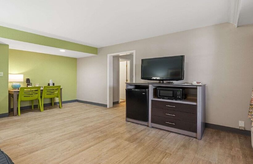 סוויטה, Best Western Plus Holiday Sands Inn & Suites