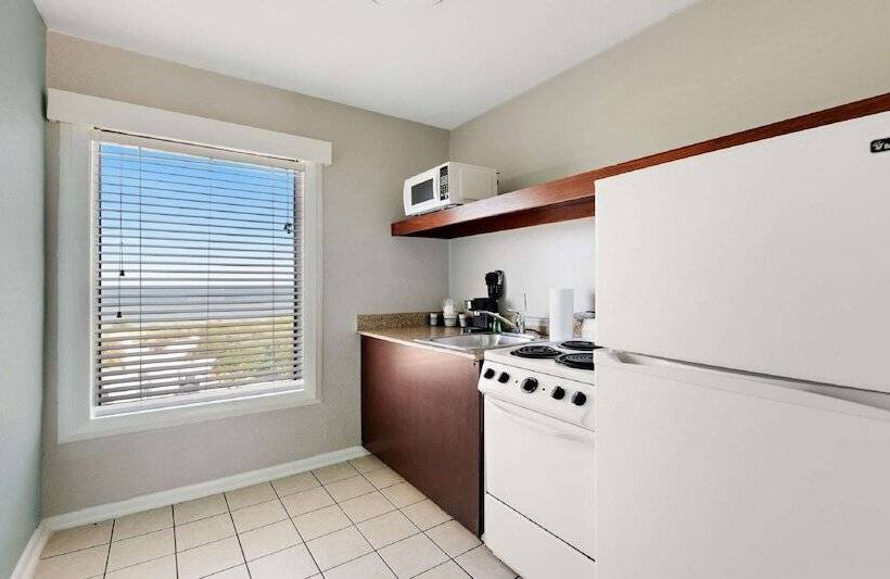 스위트, Best Western Plus Holiday Sands Inn & Suites