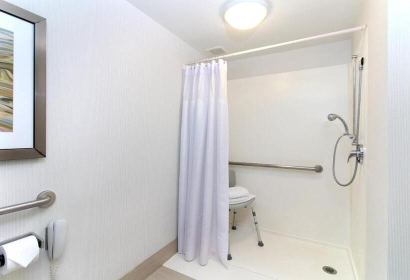 适合残疾人士使用的带超级大床的标准间, Courtyard Hartford Cromwell