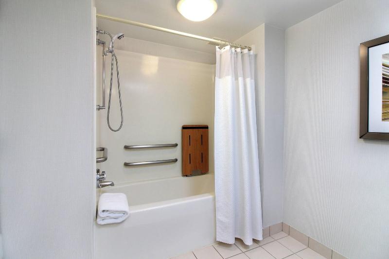 带大床的标准间, Courtyard Hartford Cromwell