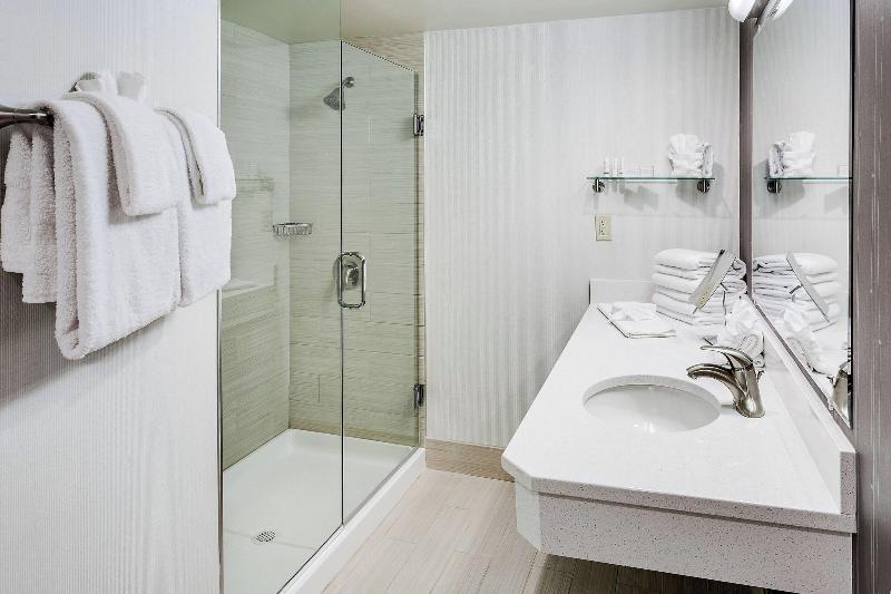 带大床的标准间, Courtyard Hartford Cromwell