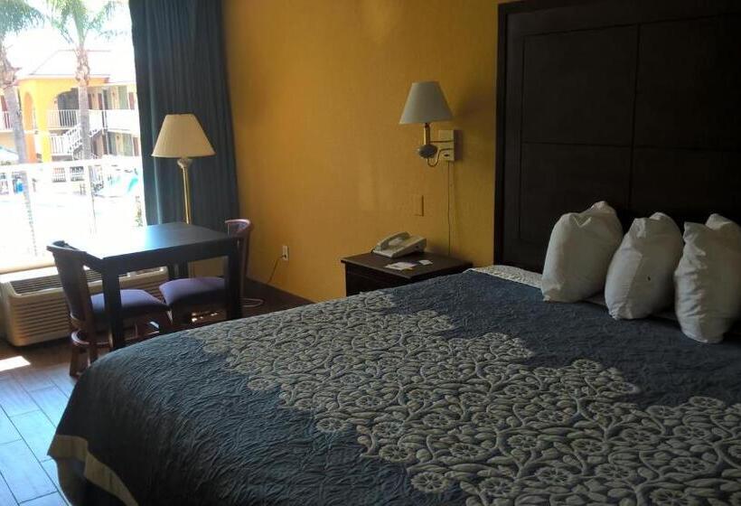 장애인을 위한 킹사이즈 침대 스탠다드 룸, Days Inn & Suites By Wyndham Port Richey