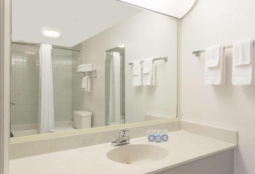 غرفة قياسية سرير كينج, Days Inn & Suites By Wyndham Port Richey