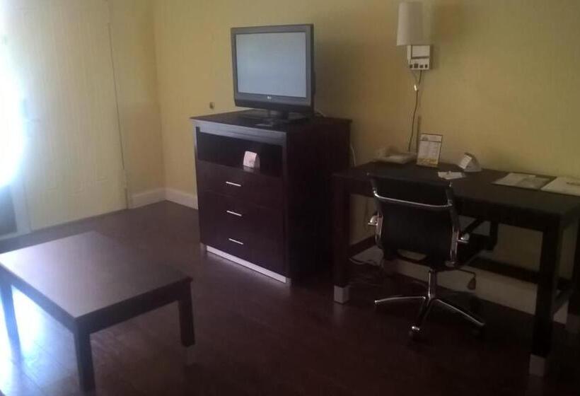 غرفة قياسية سرير كينج, Days Inn & Suites By Wyndham Port Richey