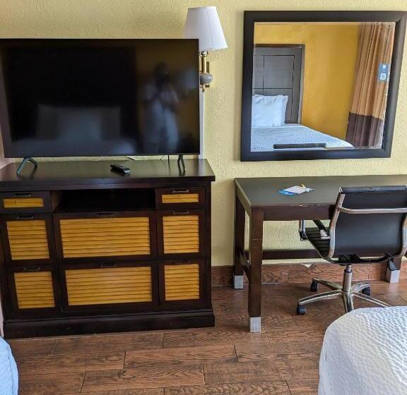 غرفة ديلوكس, Days Inn & Suites By Wyndham Port Richey
