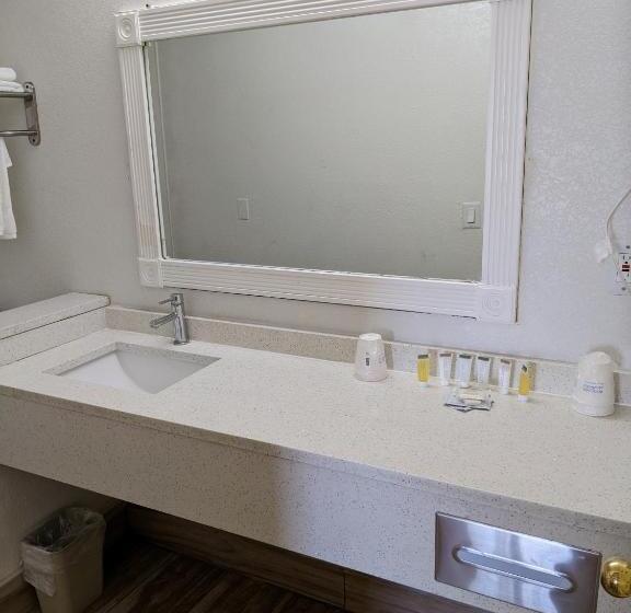 غرفة ديلوكس, Days Inn & Suites By Wyndham Port Richey