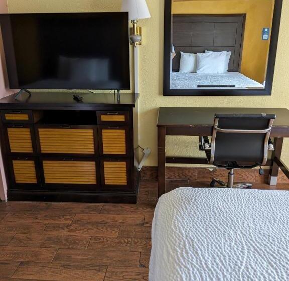 غرفة ديلوكس, Days Inn & Suites By Wyndham Port Richey