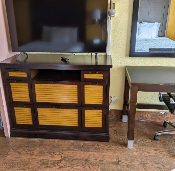 غرفة ديلوكس, Days Inn & Suites By Wyndham Port Richey