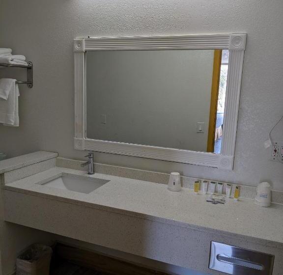디럭스 룸, Days Inn & Suites By Wyndham Port Richey
