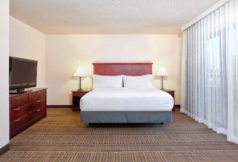 Люкс 2 Спальни, Holiday Inn & Suites Santa Maria, An Ihg