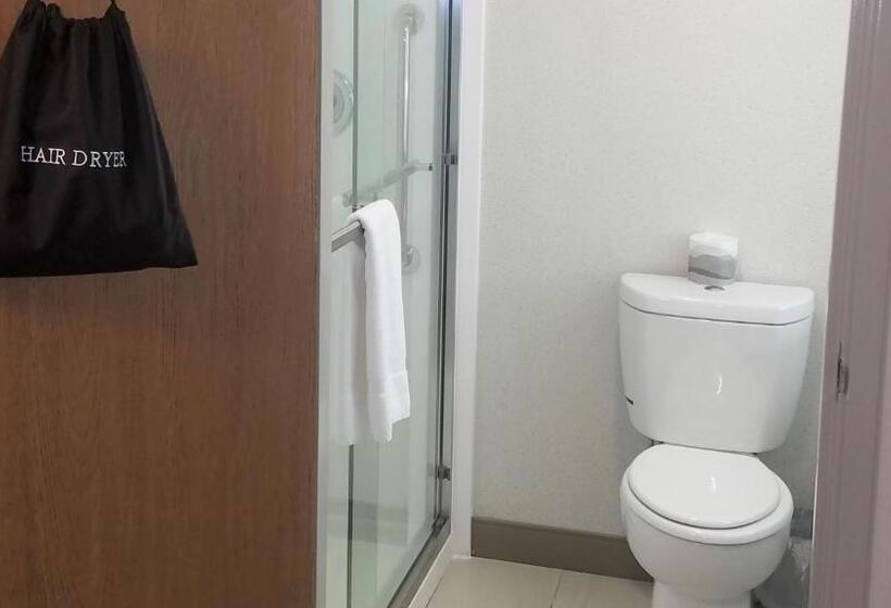 이그제큐티브 스위트 킹침대, Holiday Inn Express Irwin Pa Tpk Exit 67, An Ihg
