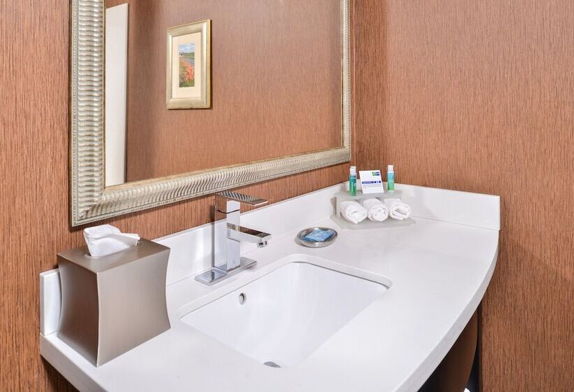 Люкс с гидромассажем, Holiday Inn Express Lewisburg   New Columbia, An Ihg