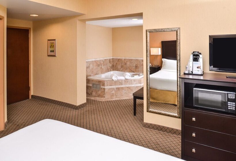 Люкс с гидромассажем, Holiday Inn Express Lewisburg   New Columbia, An Ihg
