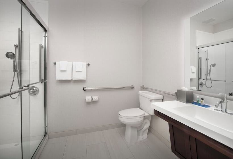 جناح لذوى الاحتياجات الخاصة, Holiday Inn Express Puyallup, An Ihg