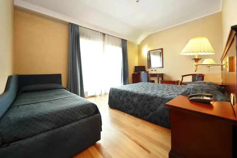 اتاق استاندارد با تخت بزرگ برای معلولان, Holiday Inn Huntsville   Research Park, An Ihg