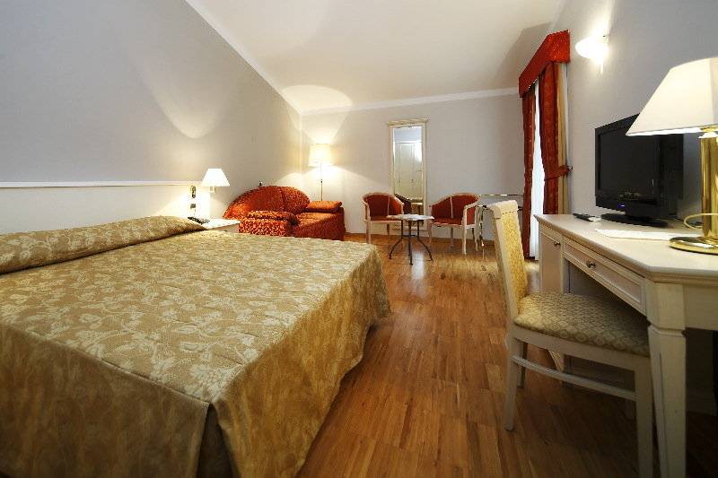 장애인을 위한 킹사이즈 침대 스탠다드 룸, Holiday Inn Huntsville Research Park, An Ihg