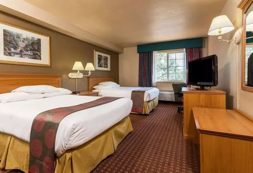 اتاق استاندارد با 2 تخت دوبل, Ramada By Wyndham Portland