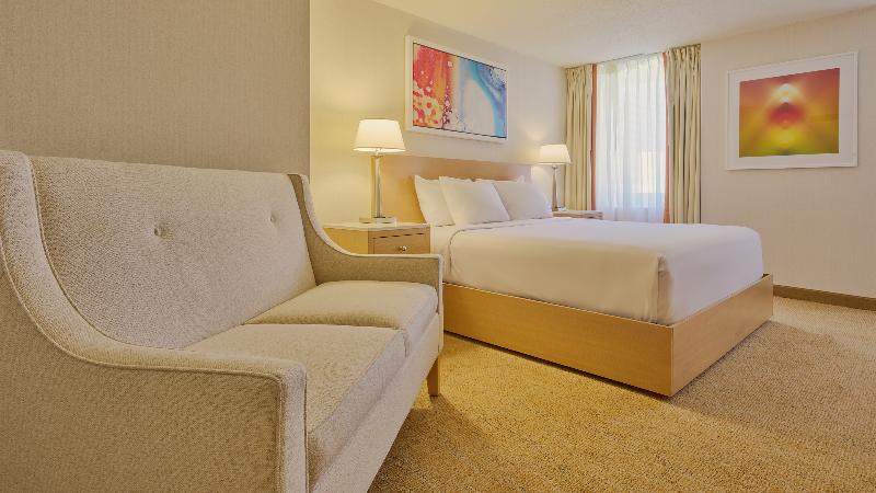 غرفة قياسية لذوى الاحتياجات الخاصة, Virginia Santa Barbara, Tapestry Collection By Hilton