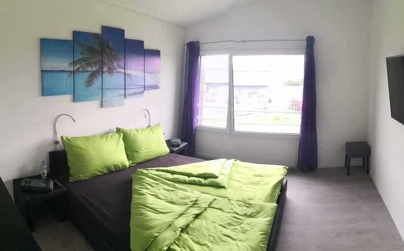 חדר דלוקס, Beachin