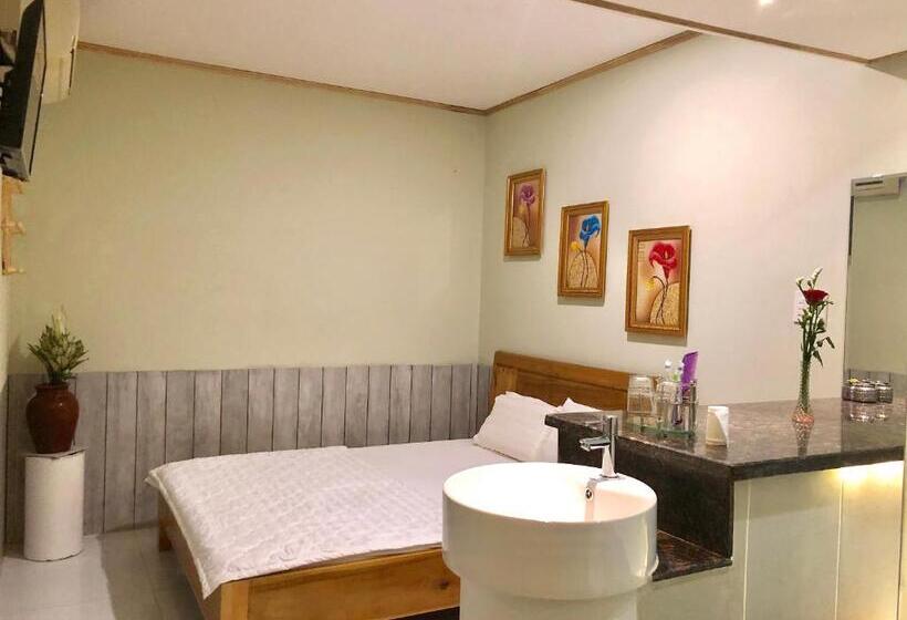 اتاق لوکس, Khang Bảo Viên