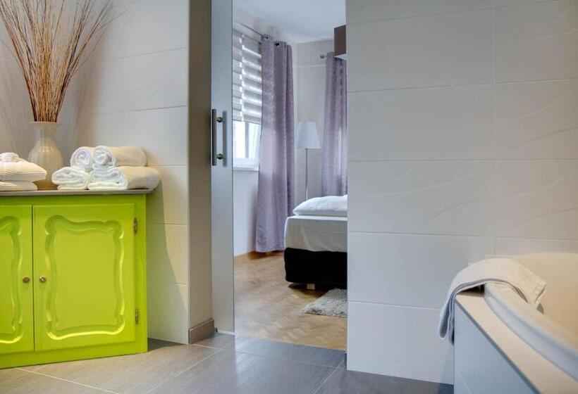 جناح مزوَّد بشرفة, L Etape 9